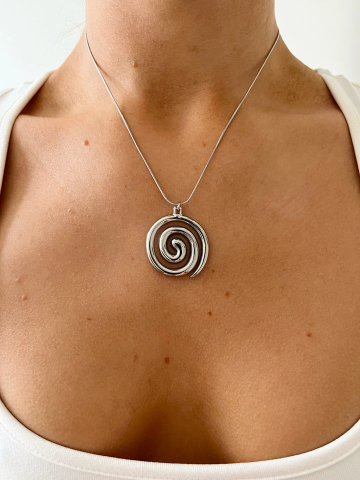 AURA Spiral Pendant Necklace – Gold