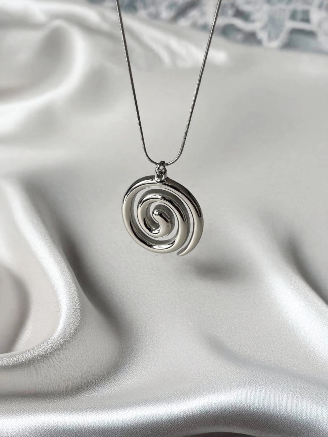 AURA Spiral Pendant Necklace – Gold